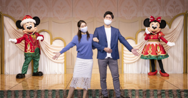 クリスマス衣装のミッキーとミニーとの写真撮影 クリスマスディナーつき宿泊プランがディズニーホテルに登場 あとなびマガジン