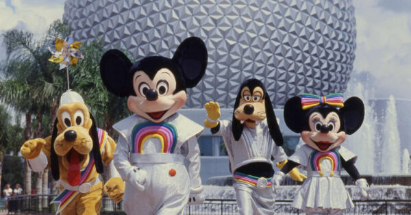 新品 ウォルトディズニーワールド 公式エプロン ミッキー＆ミニーの70周年新衣装も♡「カリフォルニア