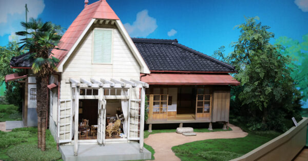 ジブリパーク限定　建物シリーズ　となりのトトロ草壁家 となりのトトロ』のメイとサツキが住むおうちが遊び心あふれる