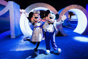 ディズニー100周年グッズ DLR＆WDWで発売 日本でも一部販売予定｜あと