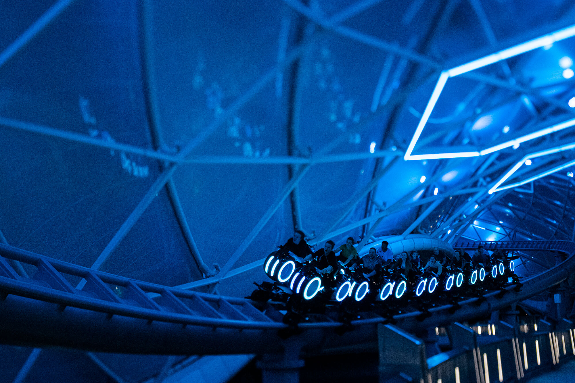 【写真】WDW「トロン・ライトサイクル・ラン」サウンドトラック配信開始｜あとなびマガジン