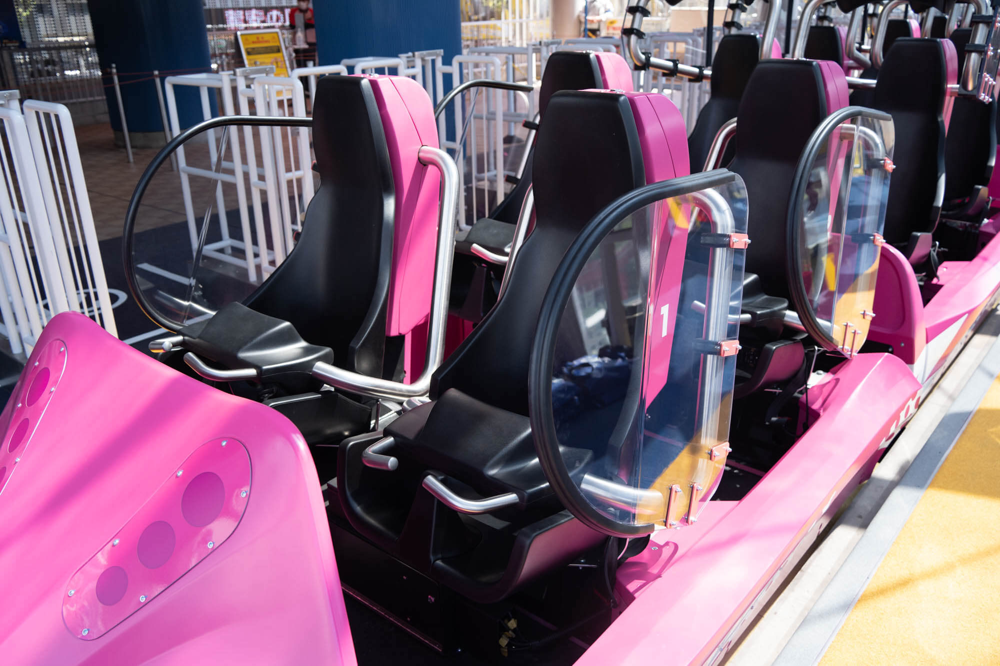 【写真】TDCA「サンダードルフィン」初リニューアル 新車両でカラー・座席を一新｜あとなびマガジン