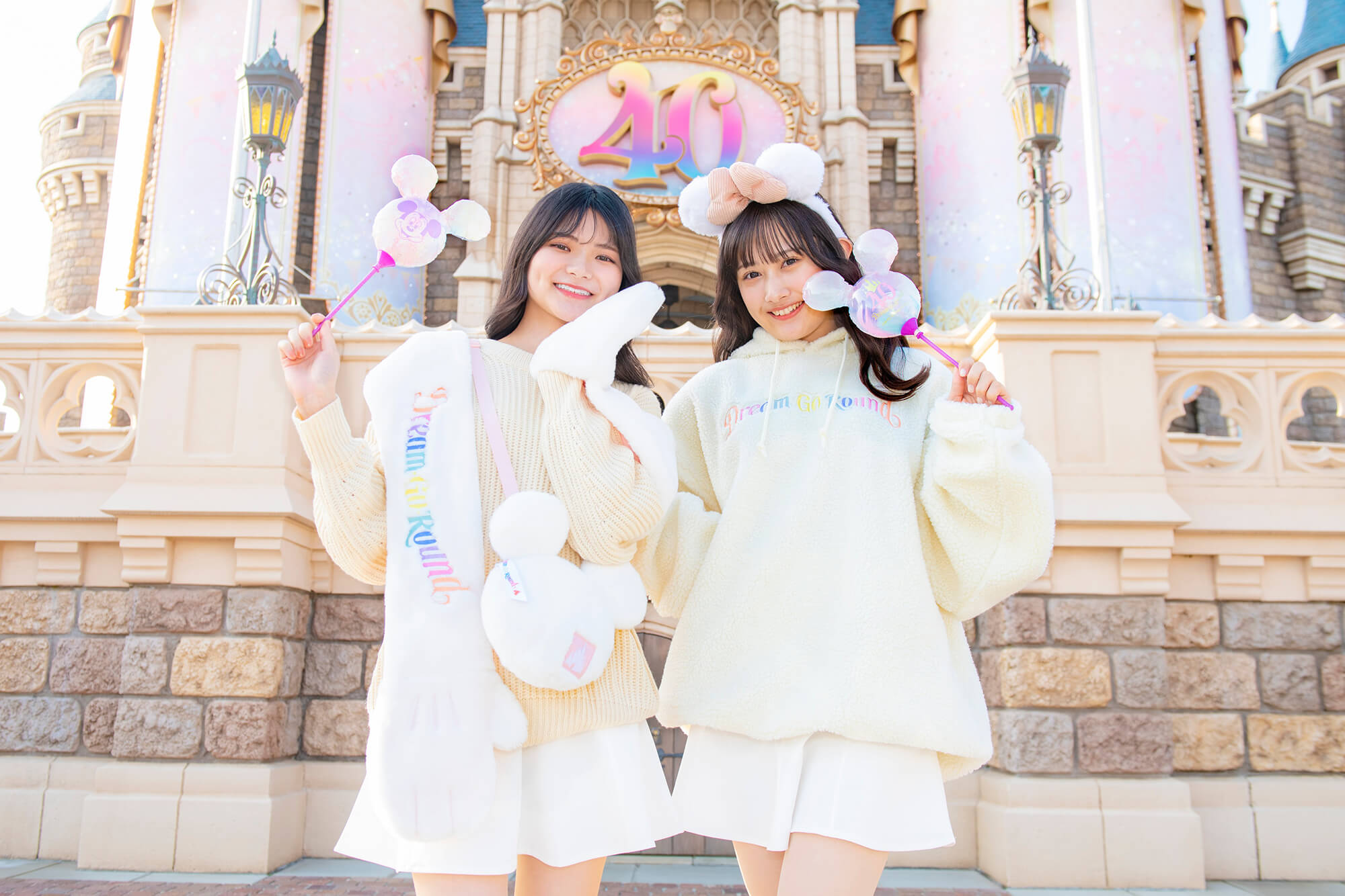 白×七色な東京ディズニーリゾート40周年 冬のファッションアイテムが