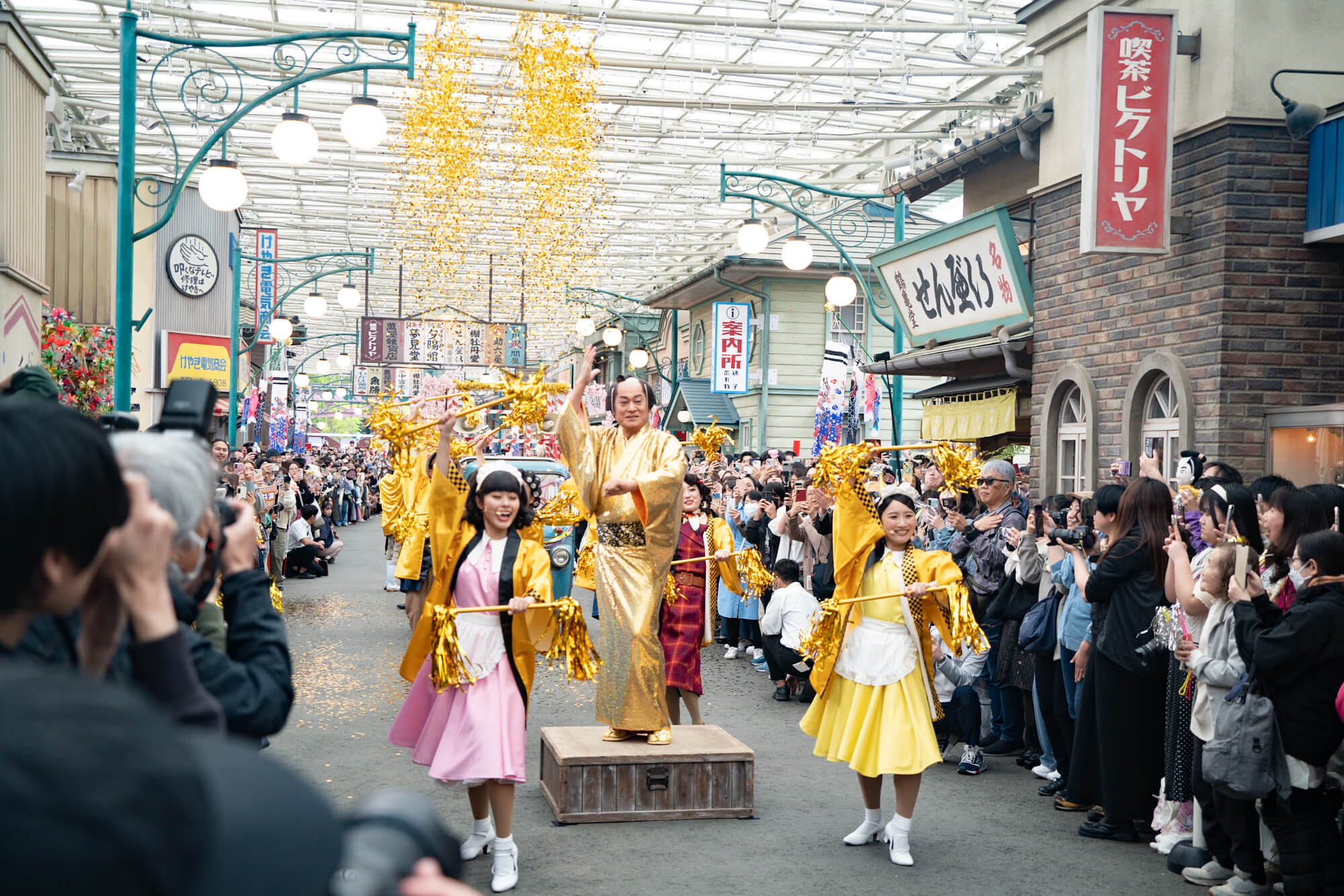マツケンサンバⅡで西武園ゆうえんちが熱狂 松平健が