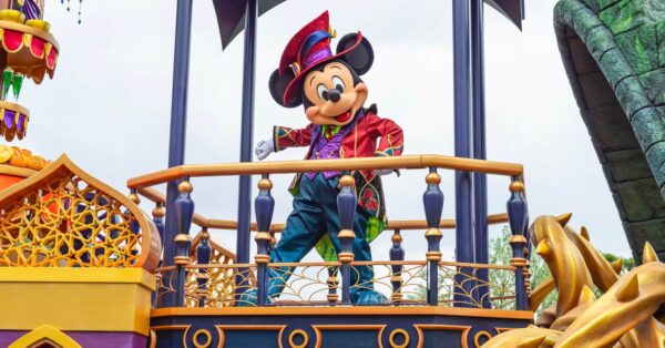 新品未開封　ディズニーハロウィンヴィレッジ　イルミネーション　サウンド ディズニー・ハロウィーン2025「ザ・ヴィランズ・ハロウィーン“Into
