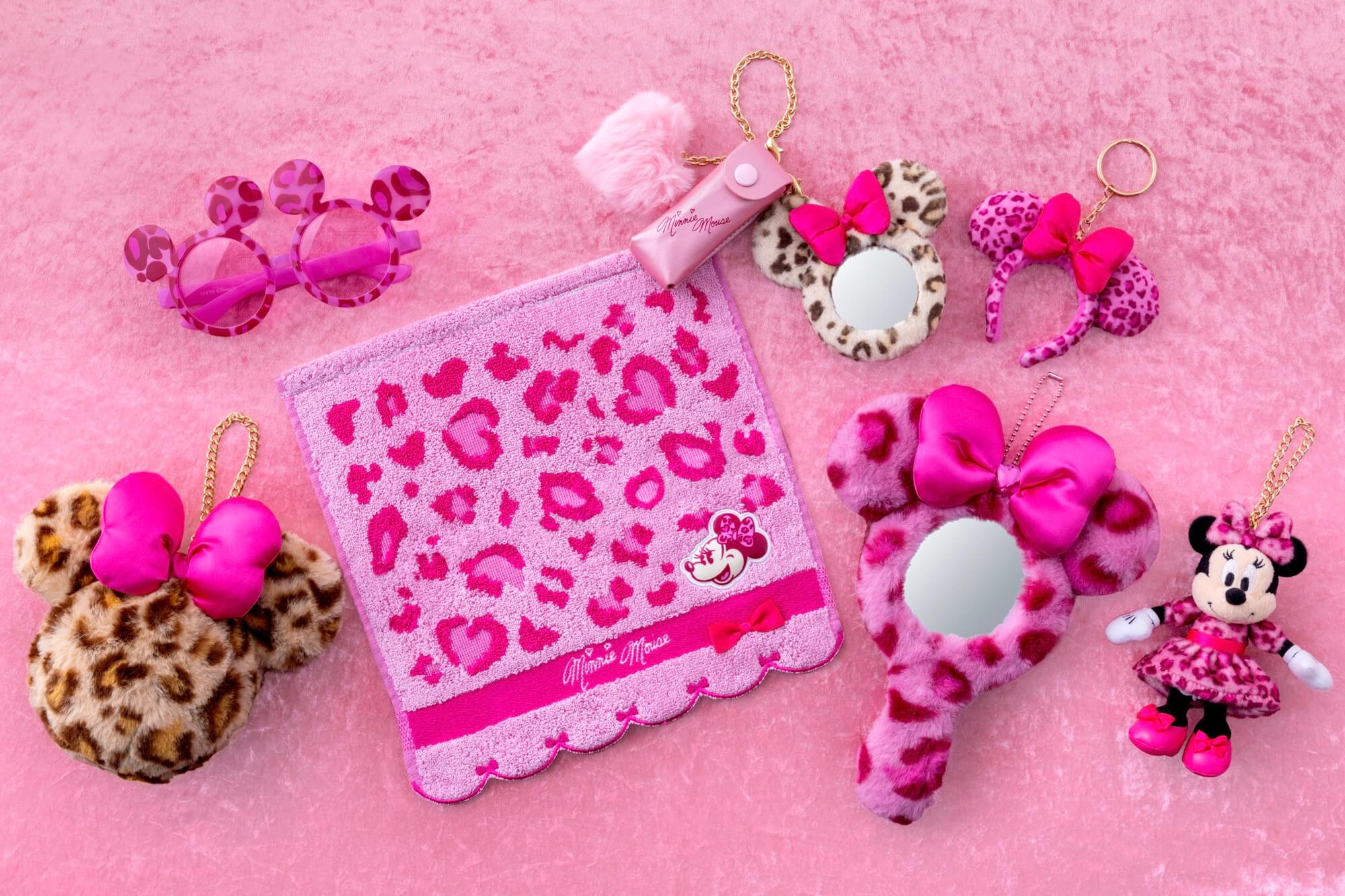 ピンク×ヒョウ柄のY2Kファッションを楽しむ ミニーの東京
