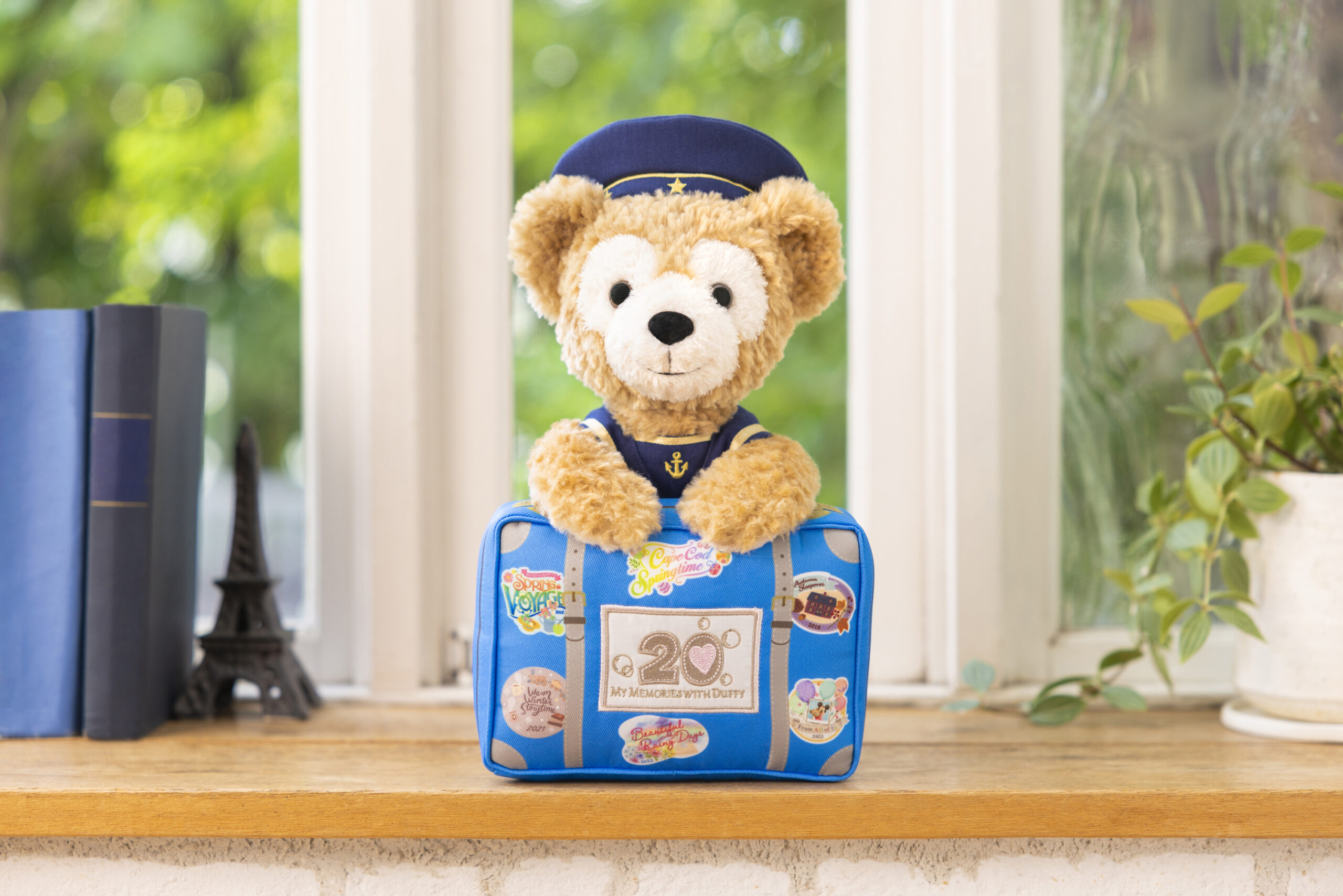 ダッフィーと20年間の旅を振り返るぬいぐるみ 東京ディズニーシー