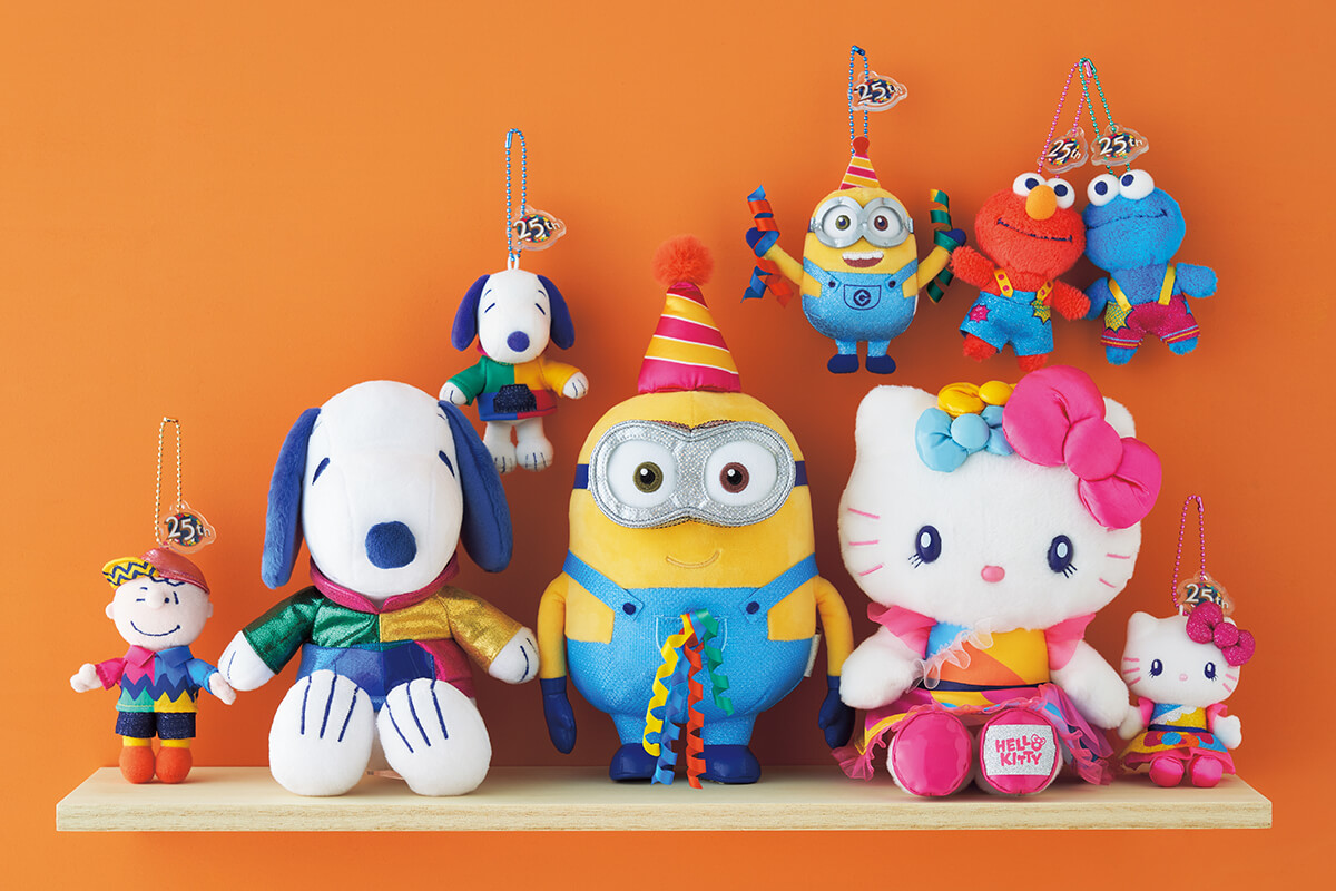 スヌーピーやキティが周年コスチュームに USJ25周年キャラクターグッズ