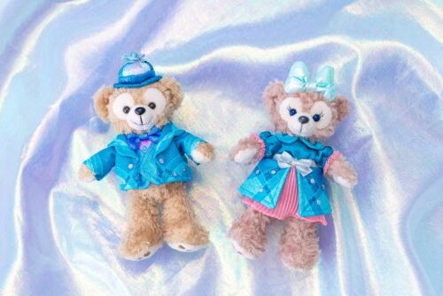ダッフィーとシェリーメイの25周年コスチュームを楽しめるぬいぐるみ