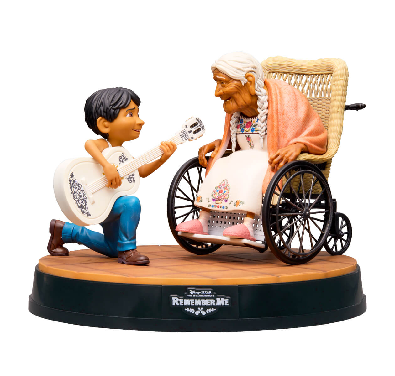 ピクサー名シーンをフィギュア化 フェイスマグネットやTシャツも当たる