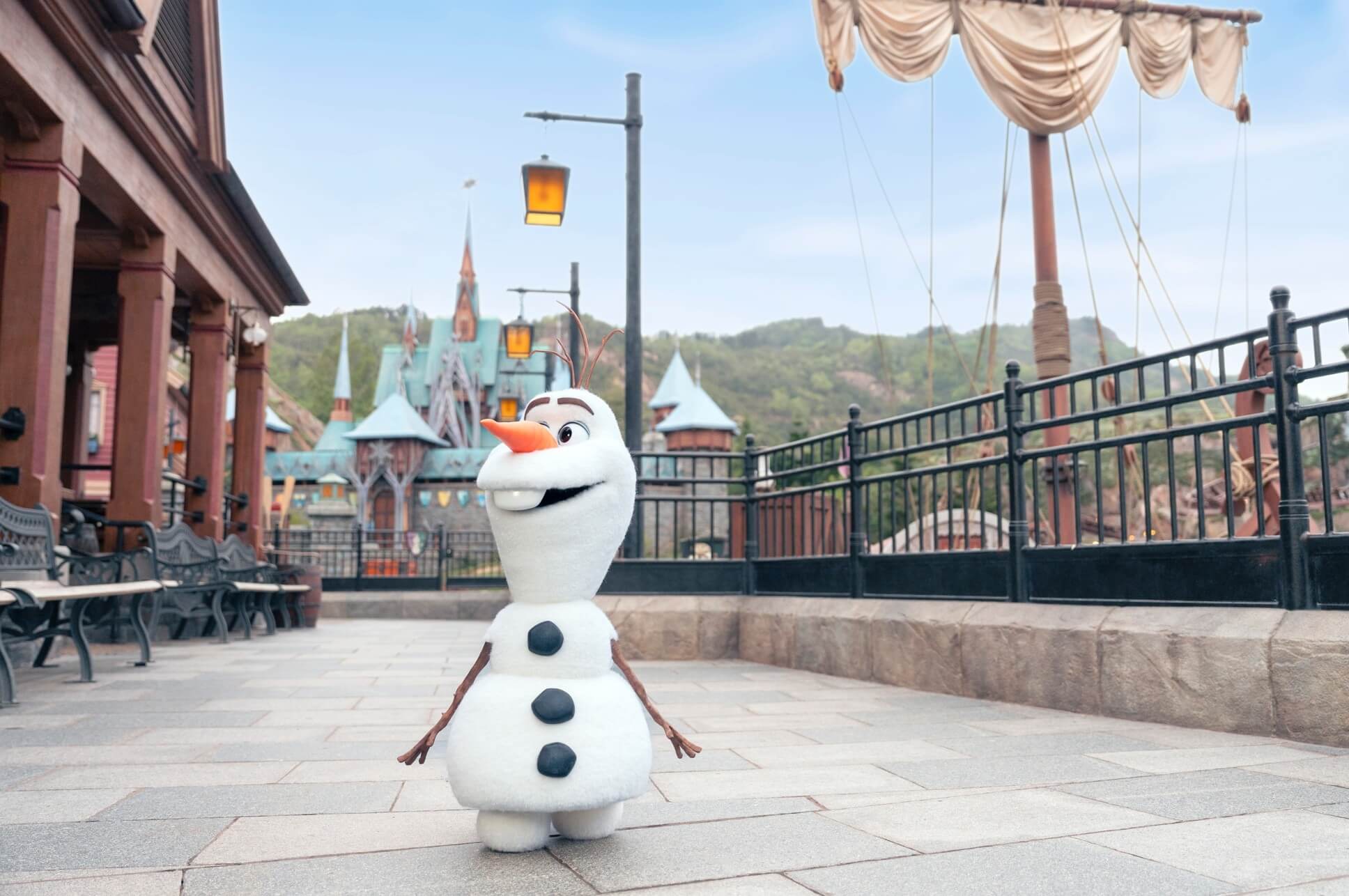 ディズニートラディションズ　オラフ エネスコ enesco. ディズニー・トラディション Disney Traditions アナ