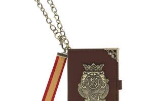 東京ディズニーシー「S.E.A.」紋章パスケースが25周年グッズで発売
