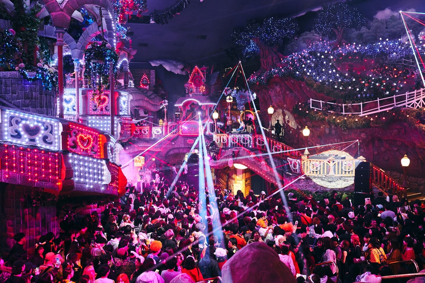 ピューロランドでハロウィーン当日にオールナイト音楽フェス「SPOOKY